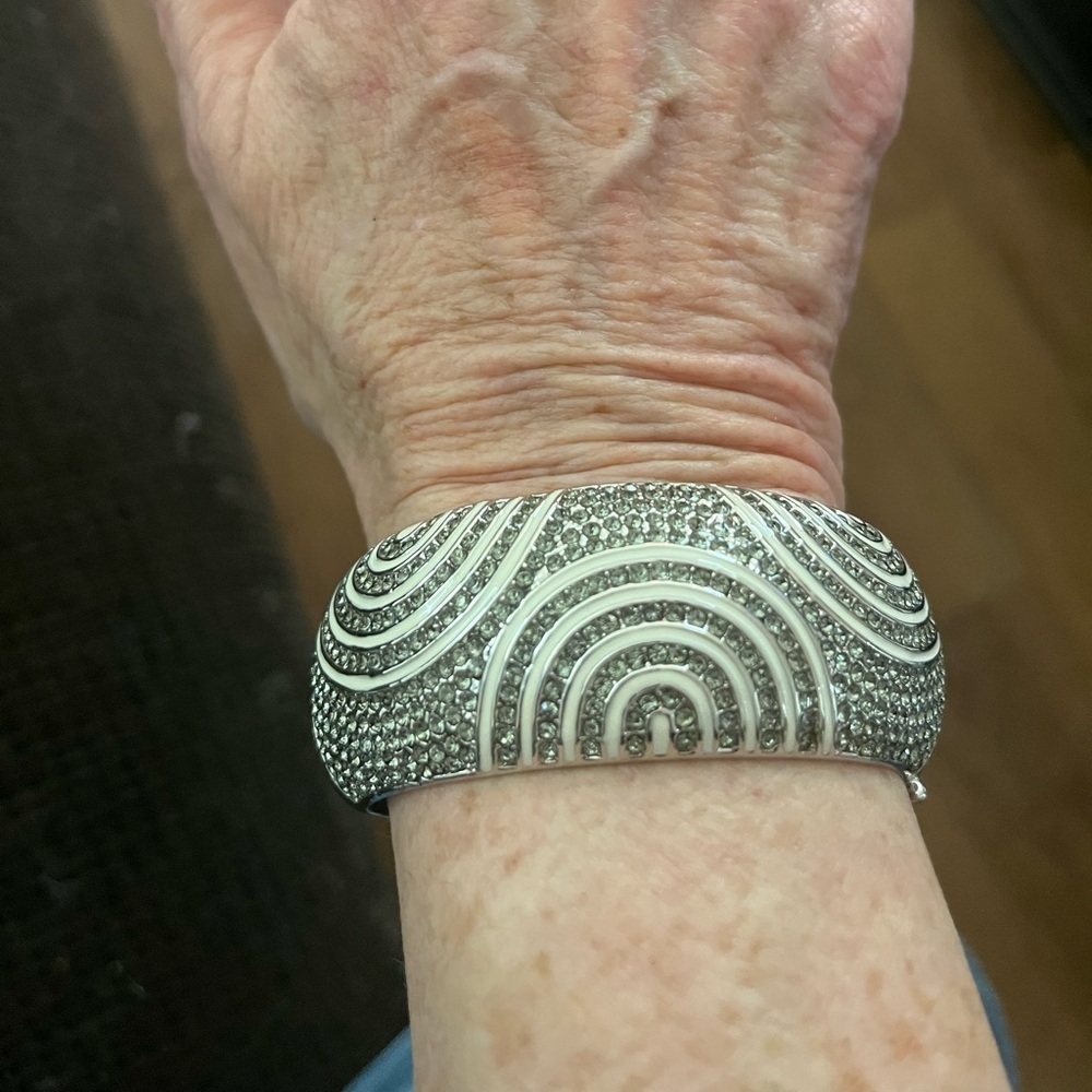 Akkad Silver Patterned Braclet